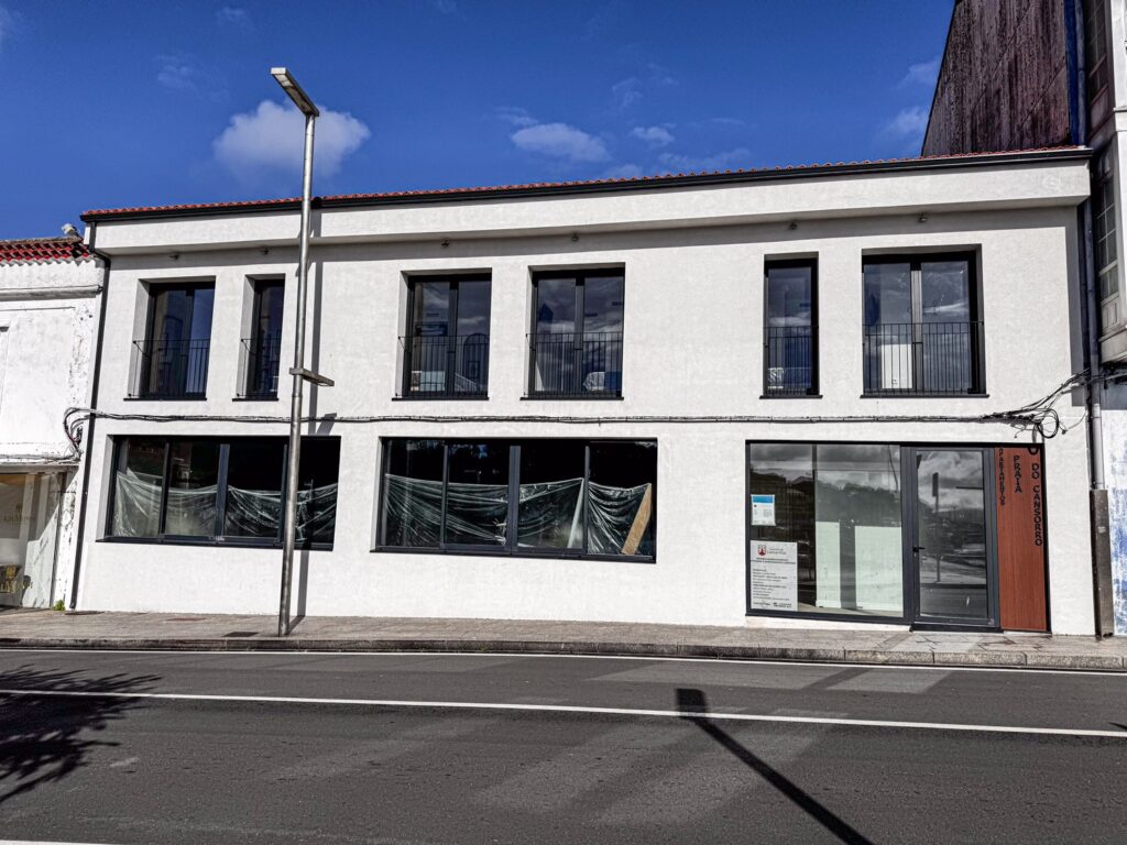 Apartamentos praia do cansorro camariñas fachada 2